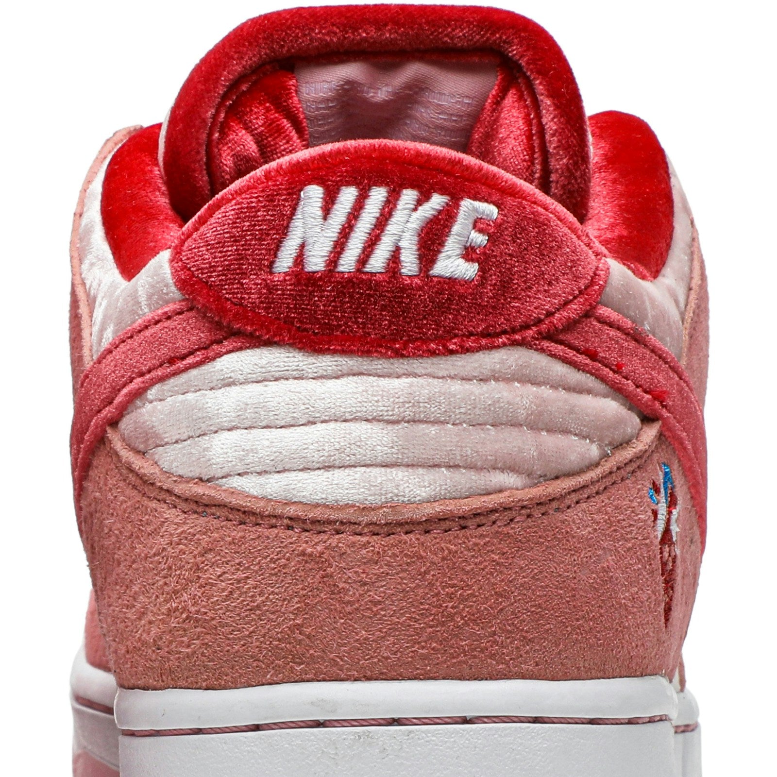 STRANGELOVE X NIKE SB DUNK LOW ‘VALENTINE’S DAY’